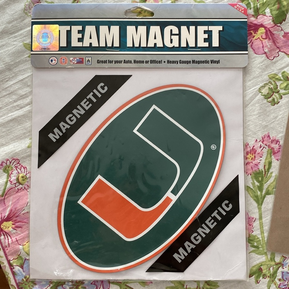 UNIVERSITY OF MIAMI LOGO TEAM MAGNETS - Picture 4 of 5